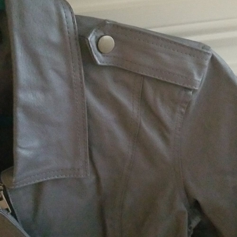 Genuine Leather Motorcycle Jacket, size 6 - Picture 8 of 11
